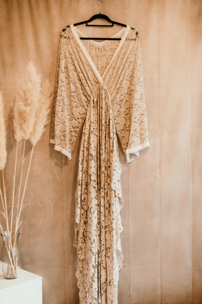 braunes Bohokleid mit Spitze