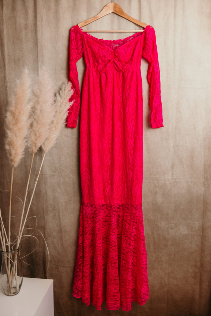 pinkes Babybauchkleid in Meerjungfrauen-Stil