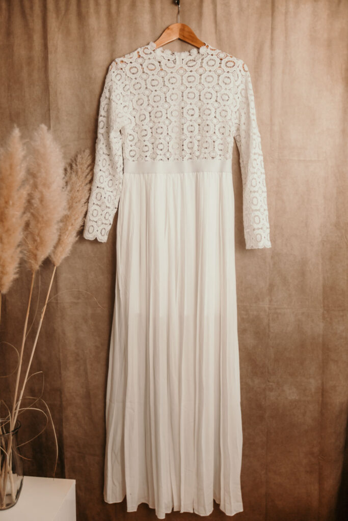 weißes Boho Babybauchkleid mit Tüll und Spitze