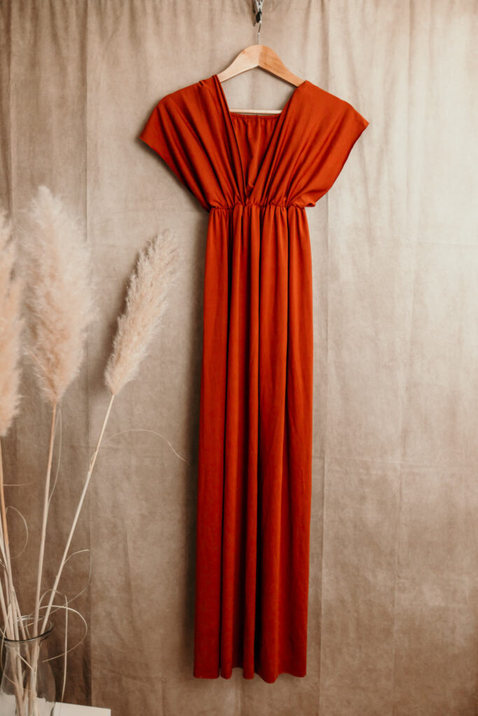 rostfarbenes Babybauchkleid zum Wickeln